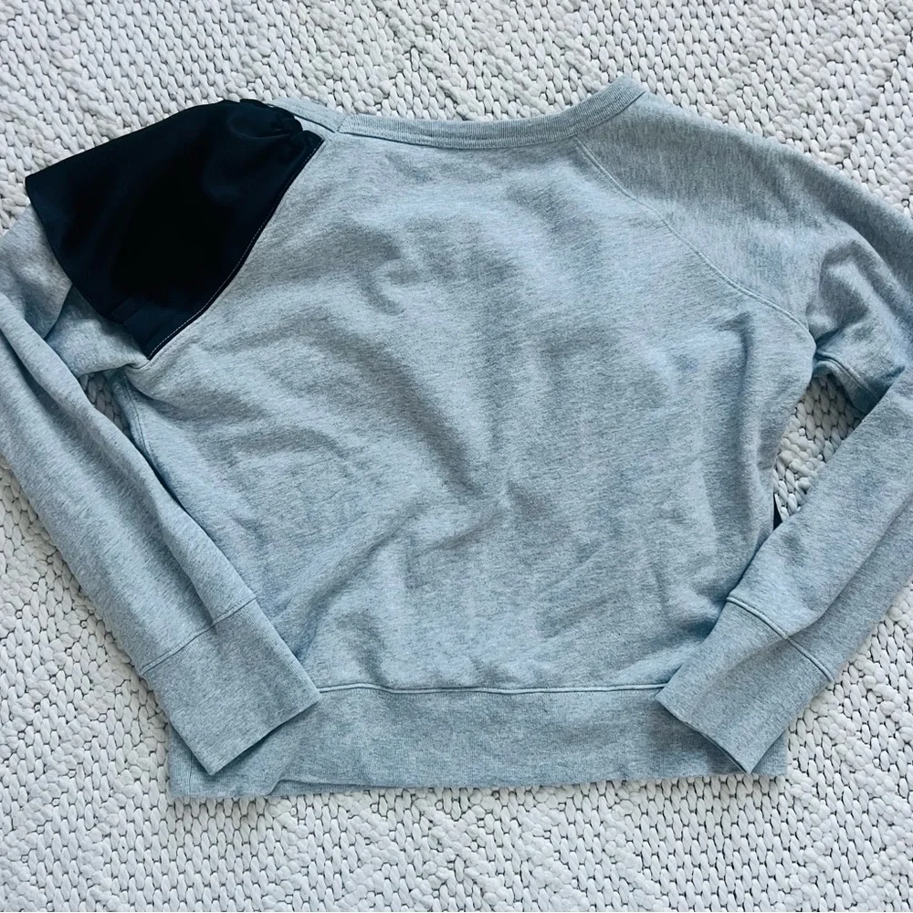 J CREW Gray Sweatshirt Top Black Satin Ruffle Detail Womens Size MEDIUM EUC